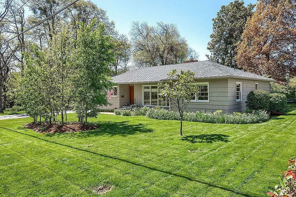 Property Photo: 134 White Oak Road OR 97504