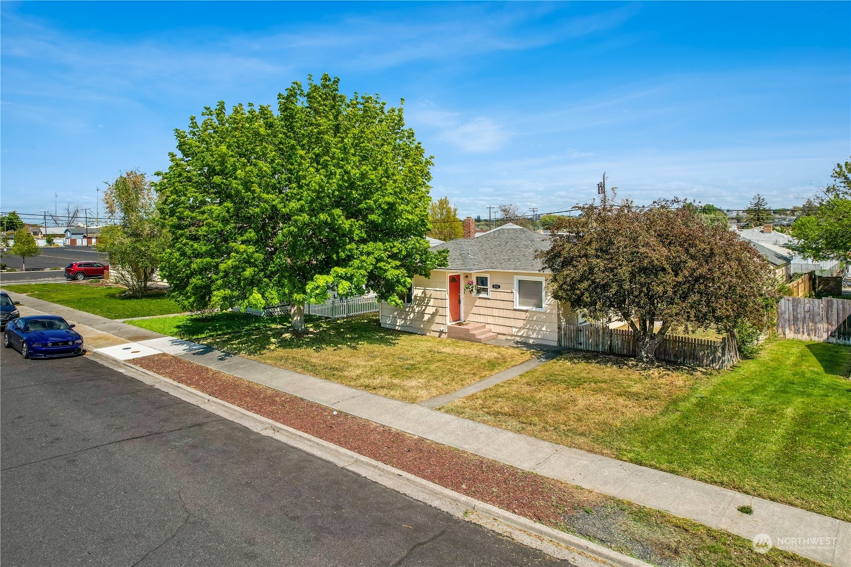 1113 W Gem Avenue  Moses Lake WA 98837 photo