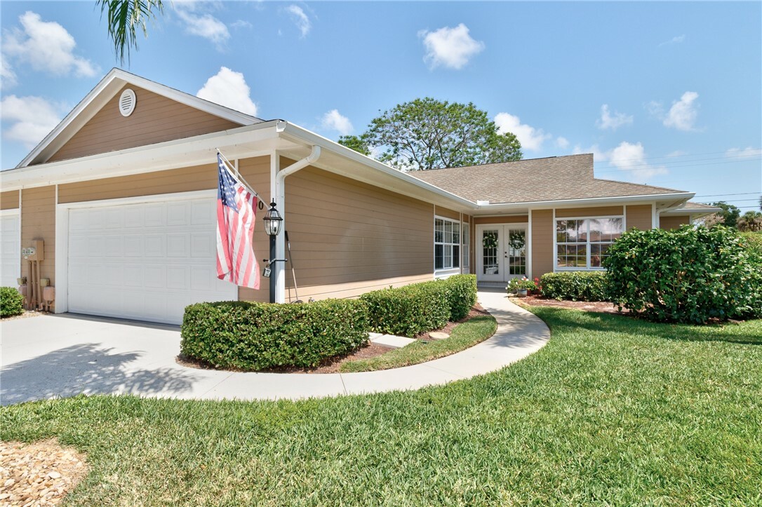 Property Photo:  580 W Pointe Court SW  FL 32962 