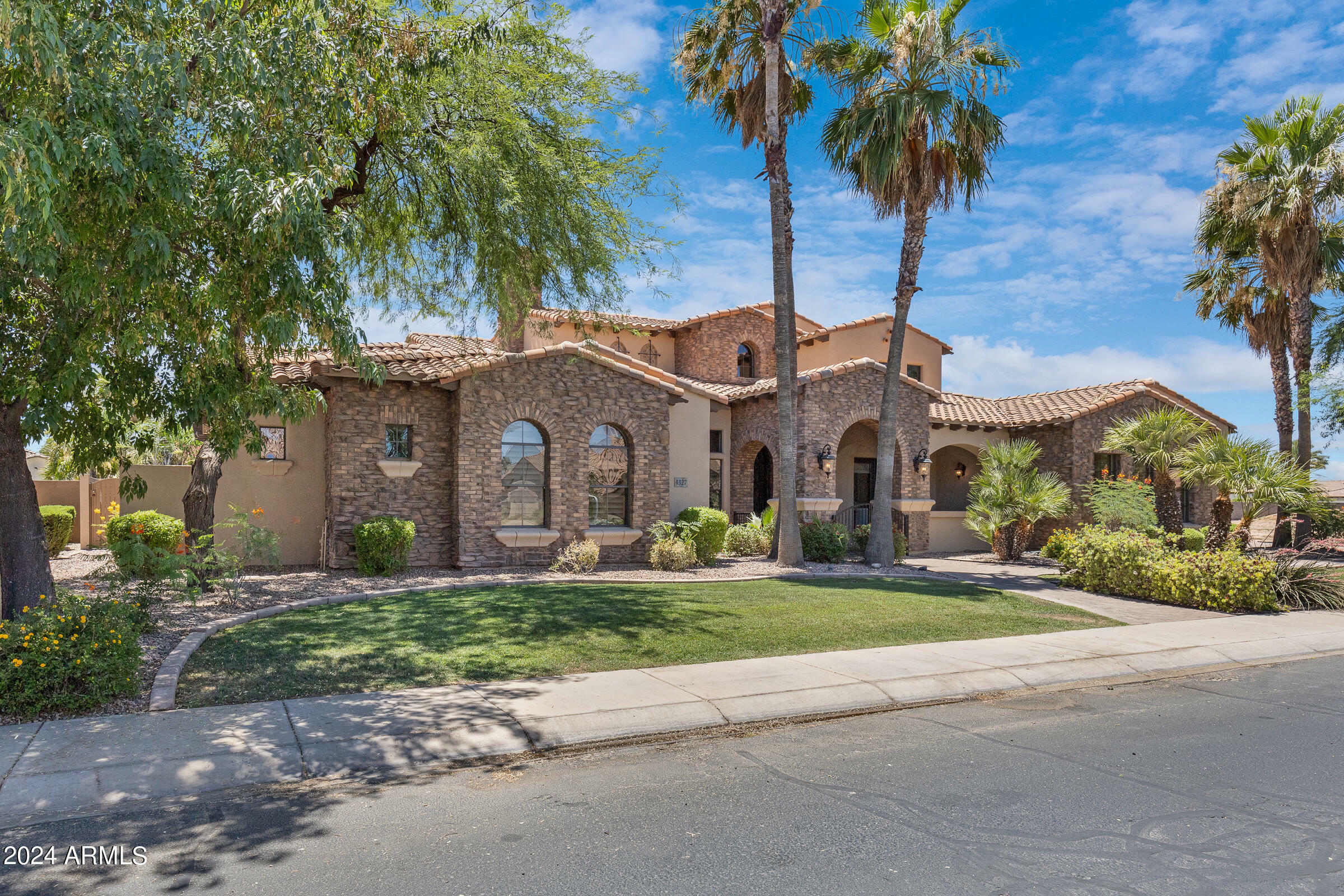 Property Photo: 4327 E Capricorn Place AZ 85249