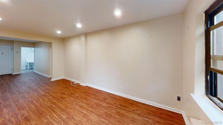 Property Photo:  50 White Oak Street 4B  NY 10801 