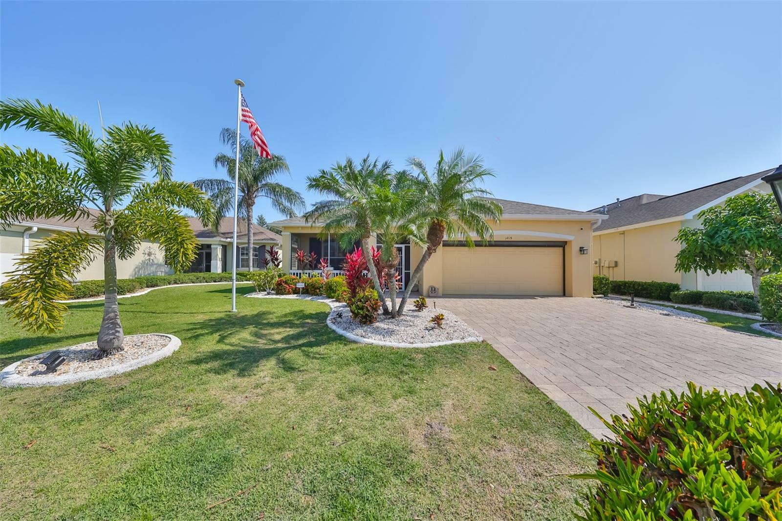 Property Photo:  1015 Emerald Dunes Drive  FL 33573 