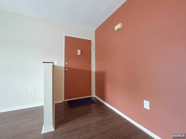 Property Photo:  34 Knox Terrace  NJ 07470 