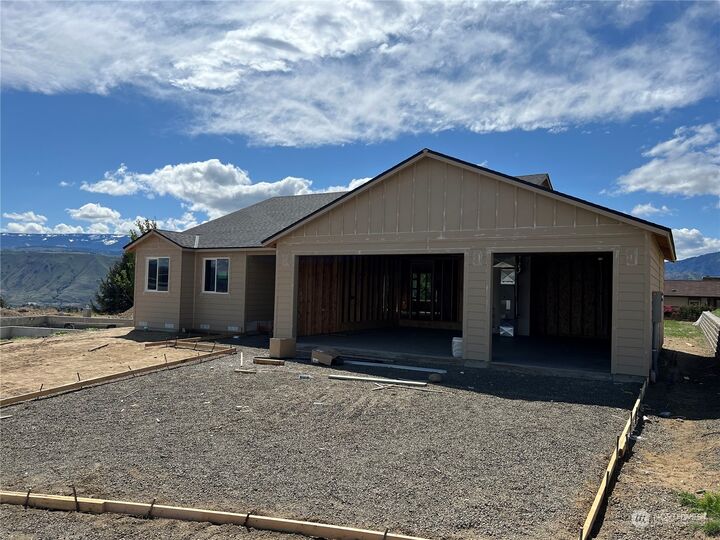 Property Photo: 1931 N Mineral Place WA 98802