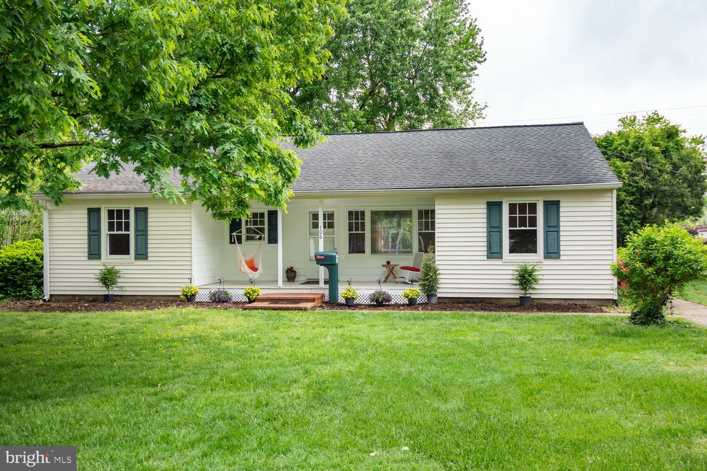 Property Photo:  106 Pine Street  MD 21620 