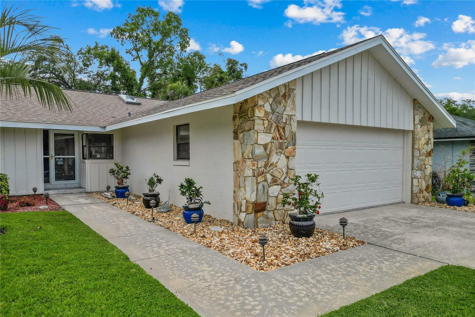 Property Photo:  420 Garth Court  FL 32712 