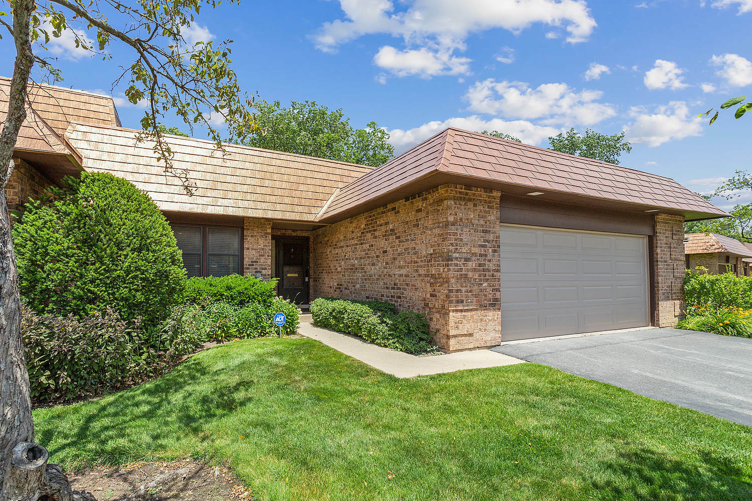 Property Photo: 4010 Dundee Road IL 60062