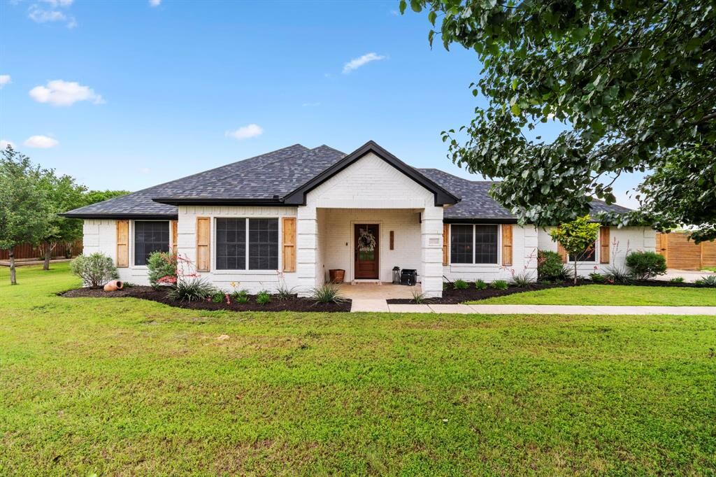Property Photo: 1900 N Fork Road TX 76179