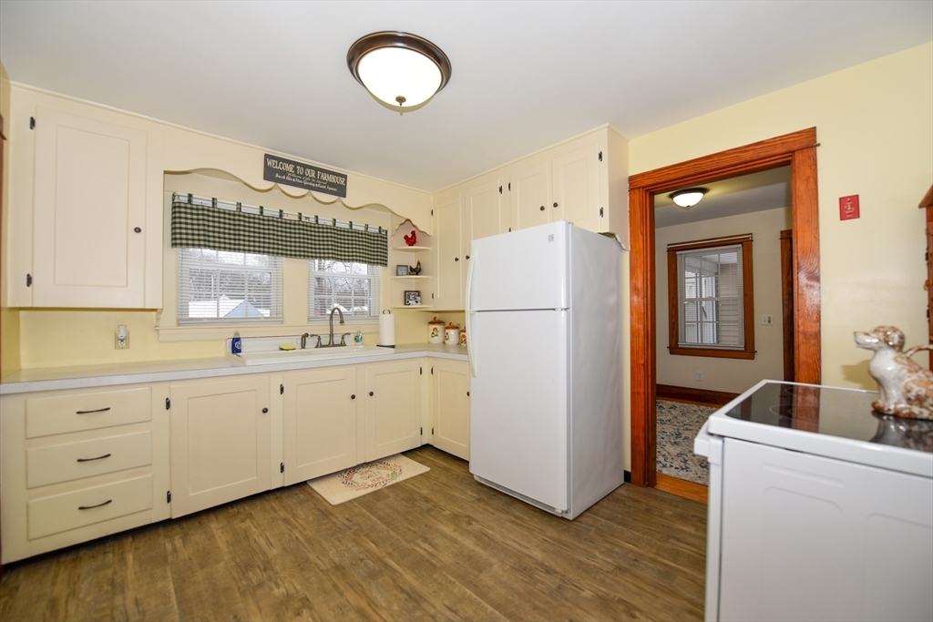 Property Photo:  8 Lancaster Rd  MA 01464 