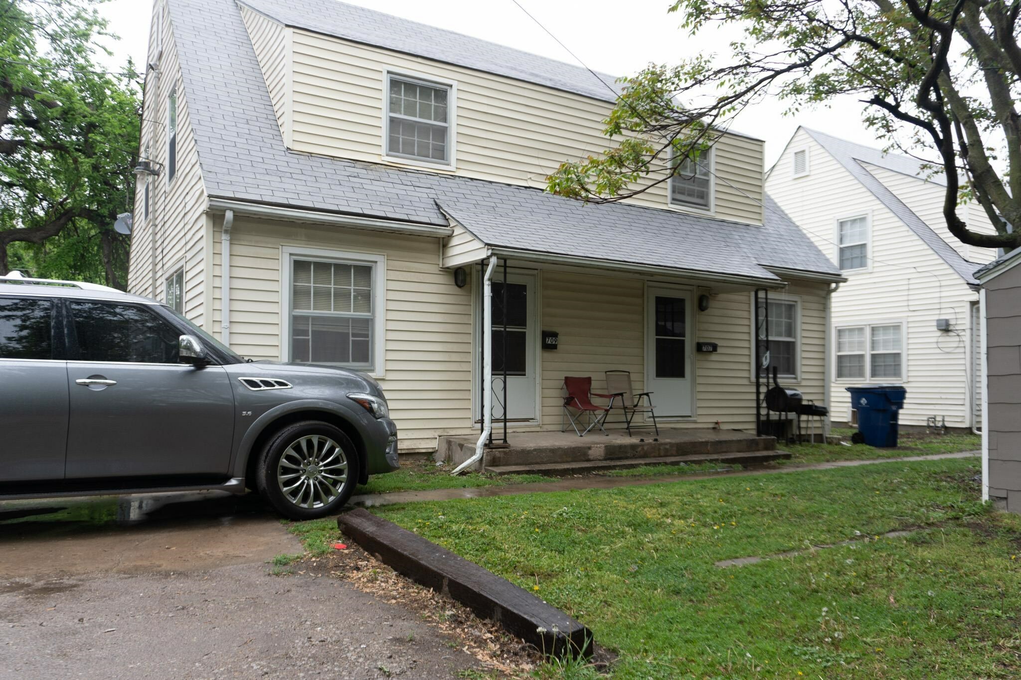 Property Photo:  707 S Hydraulic St  KS 67211 