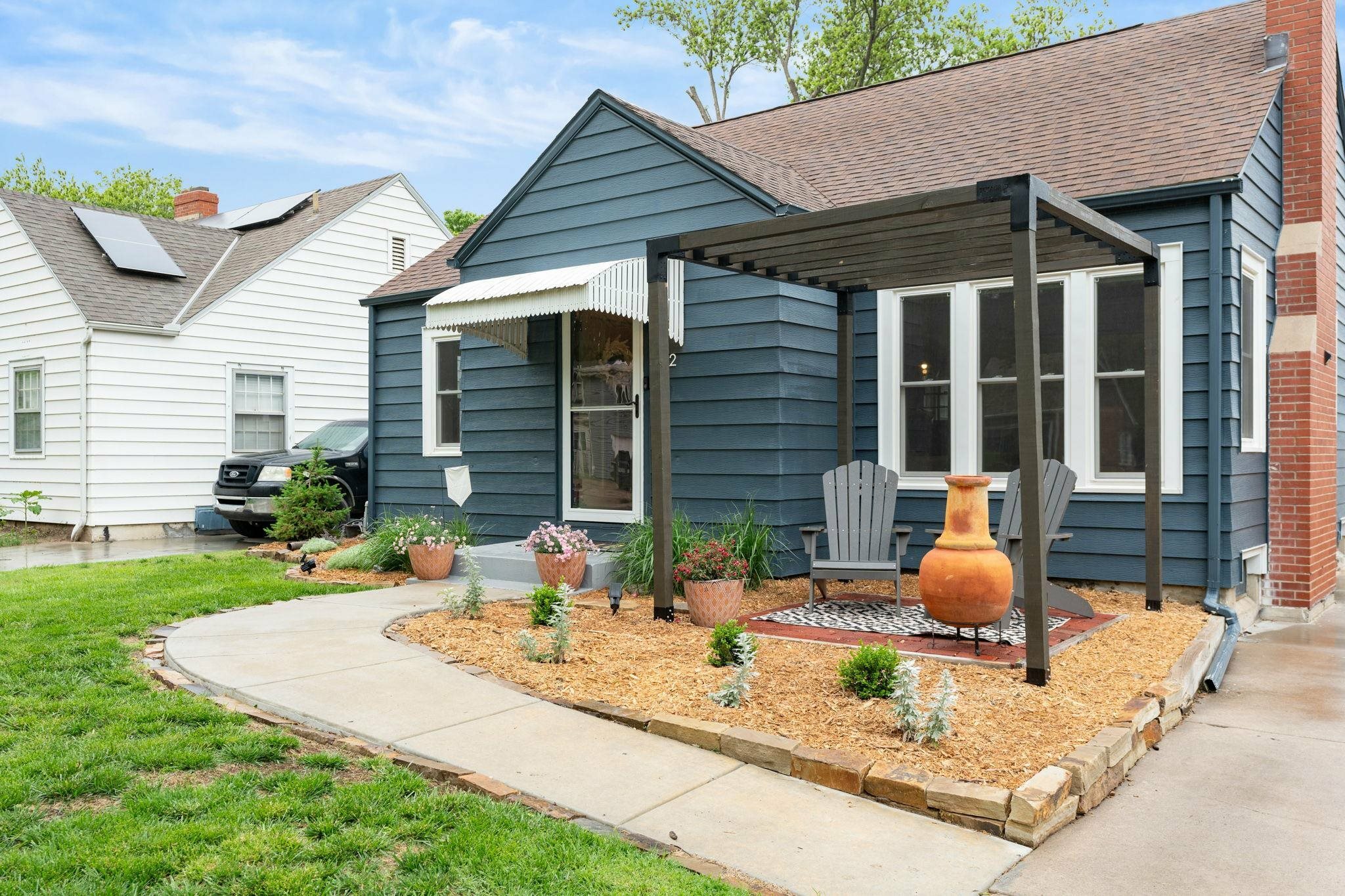 Property Photo:  1612 N Hood St  KS 67203 