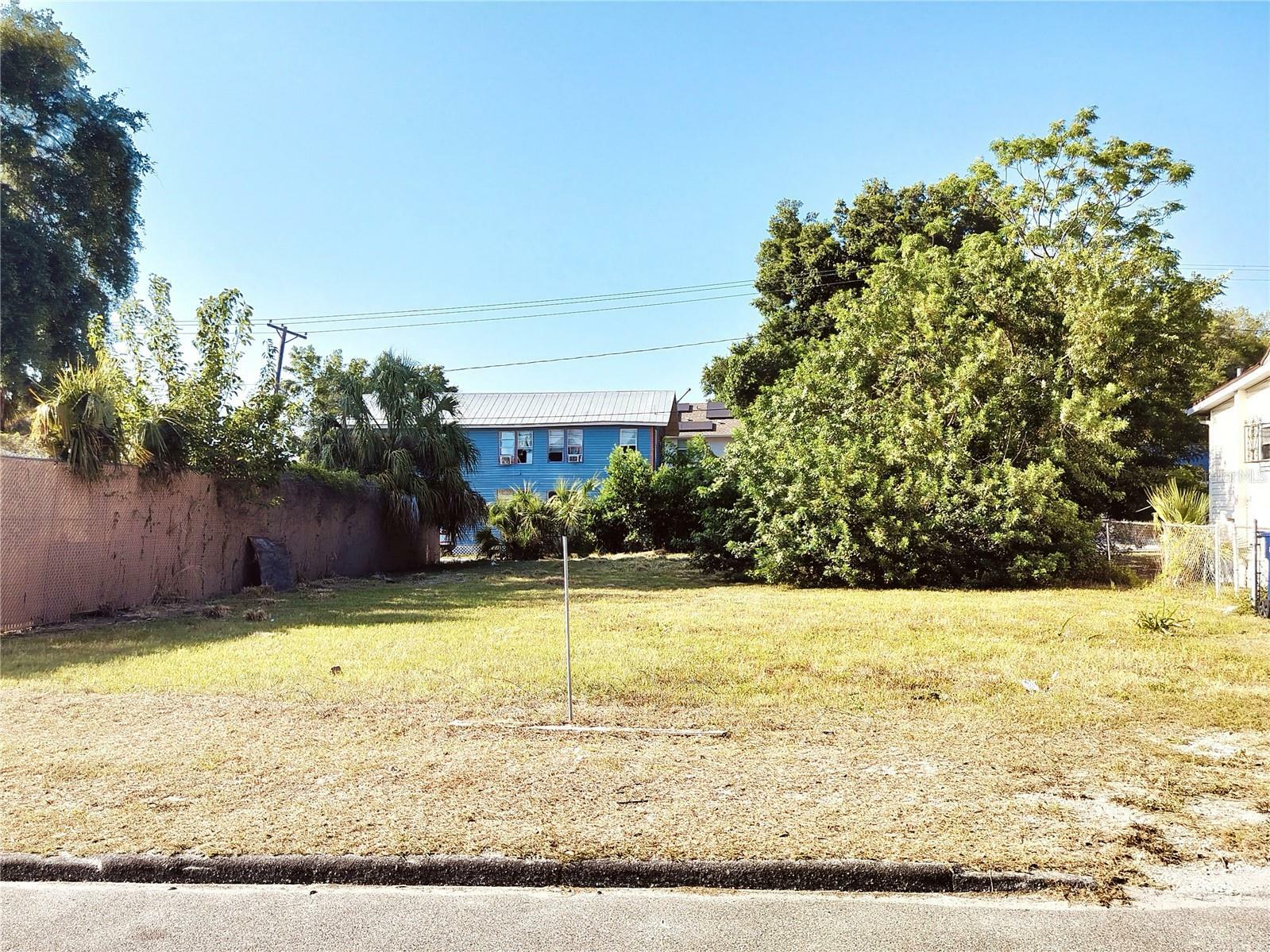 Property Photo:  2210 E Mallory Avenue  FL 33605 