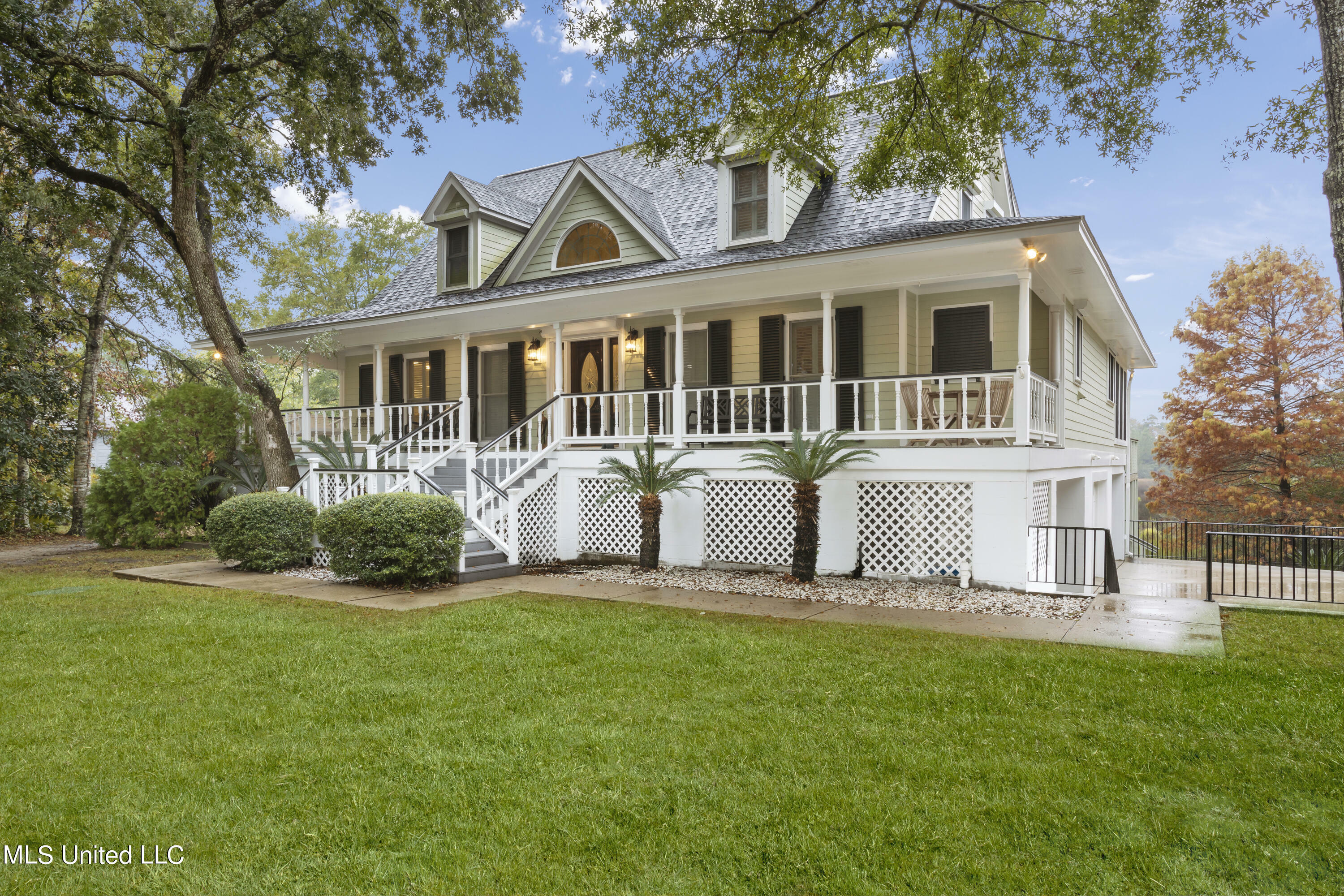 Property Photo:  1801 Tradewinds Drive  MS 39553 