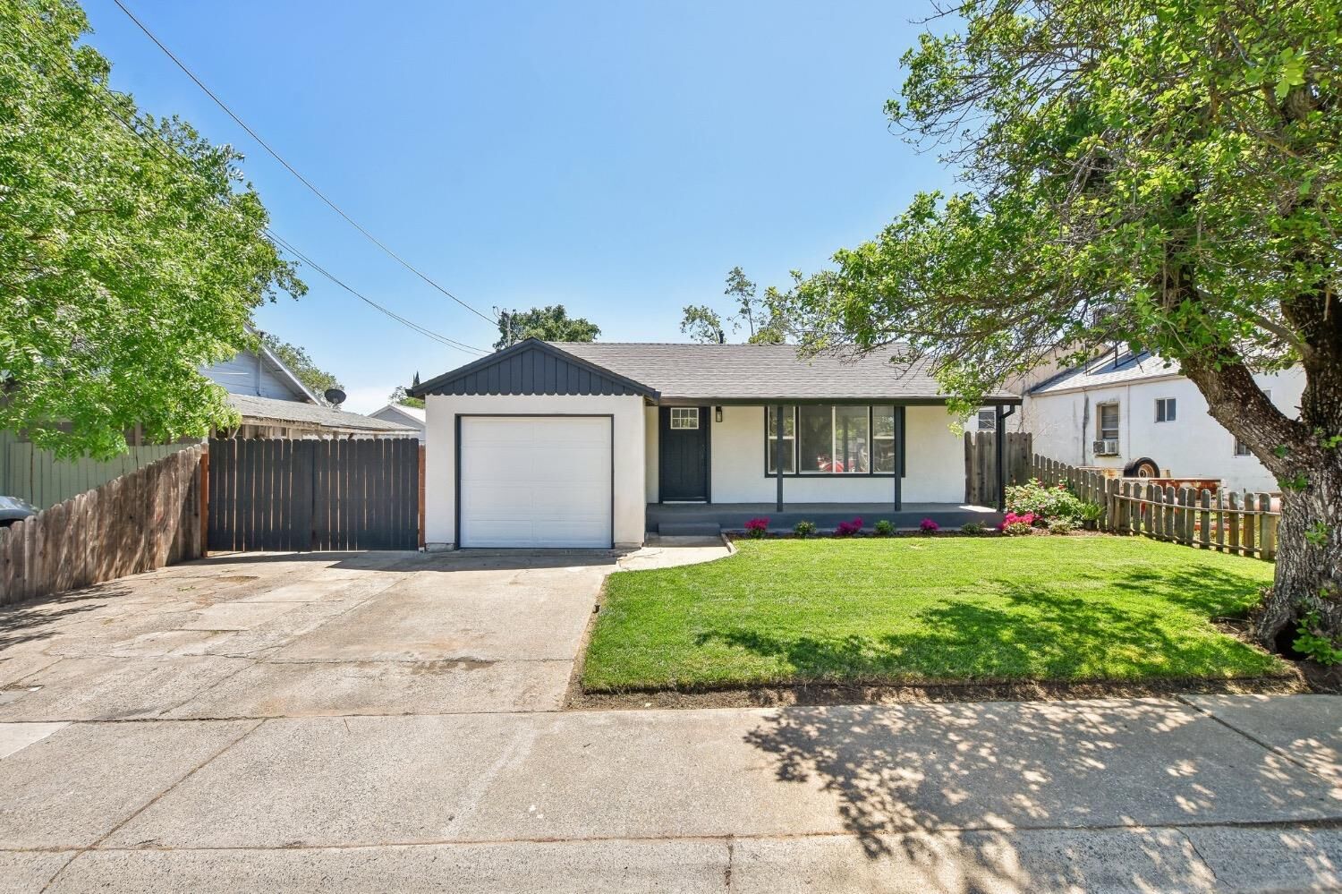 Property Photo:  2028 South Avenue  CA 95838 