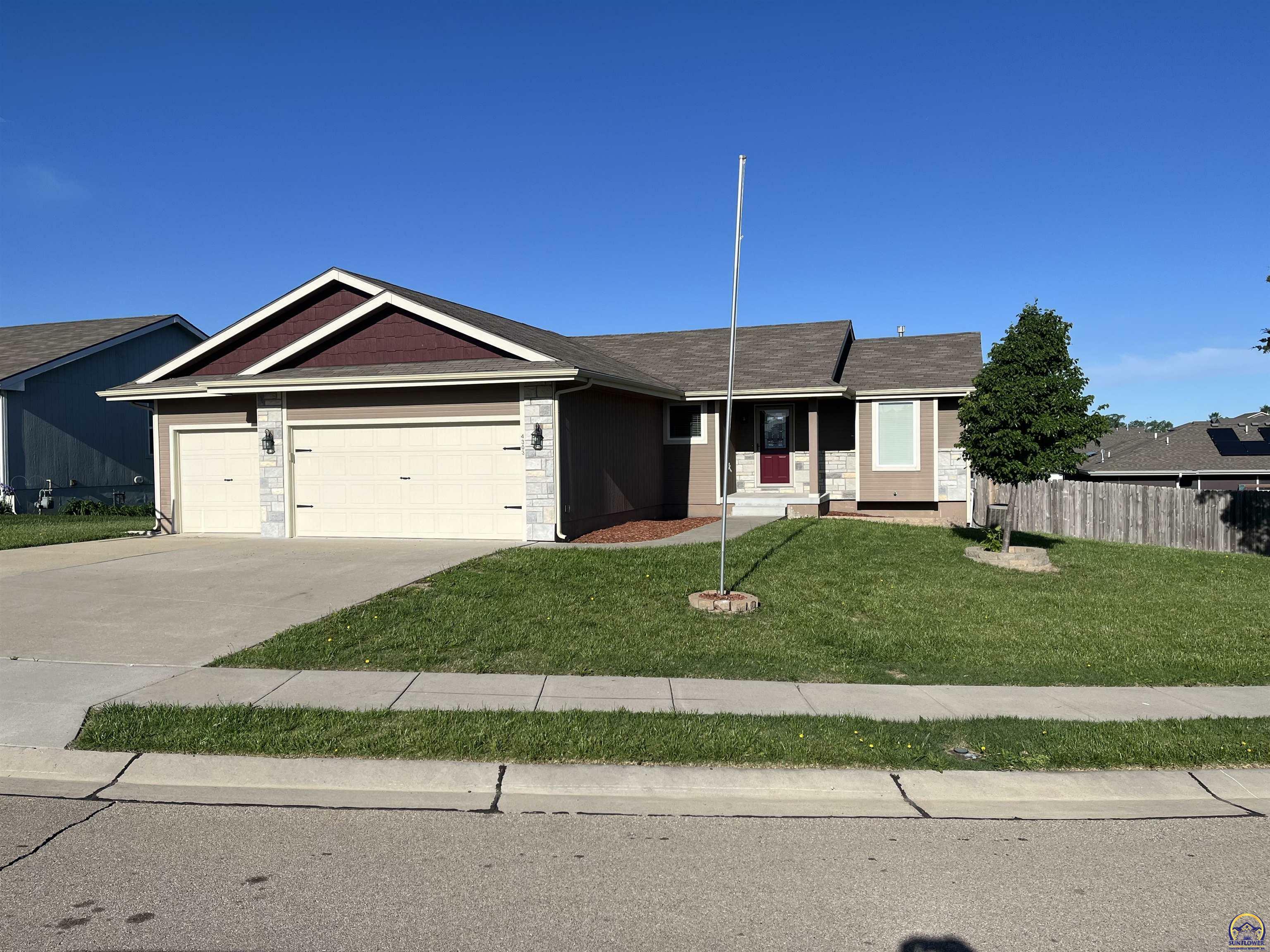 Property Photo:  4303 SE Liveoak Drive  KS 66609 