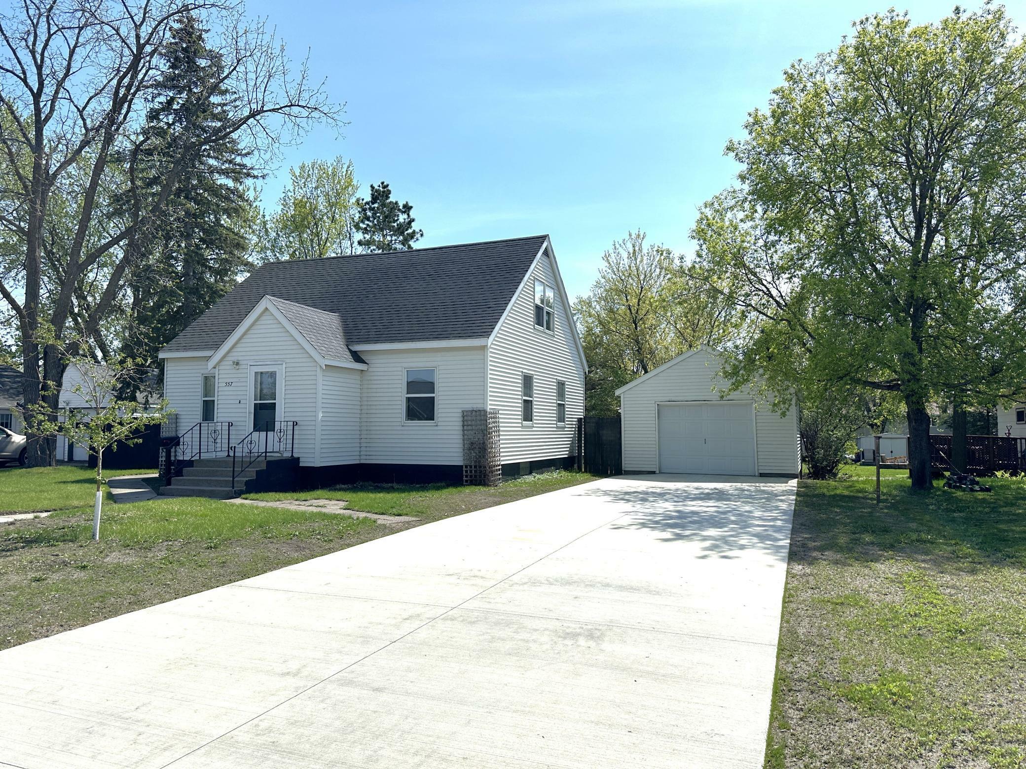Property Photo: 557 4th Street SW MN 56573