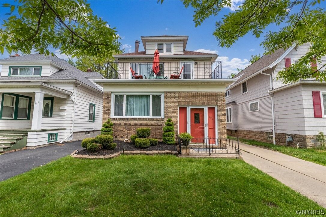 Property Photo:  207 Lasalle Avenue  NY 14217 