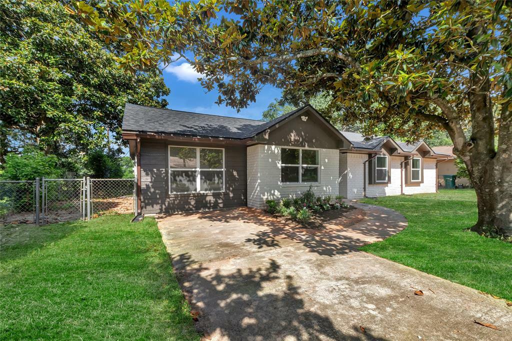 12584 Sandy Lane  Willis TX 77378 photo