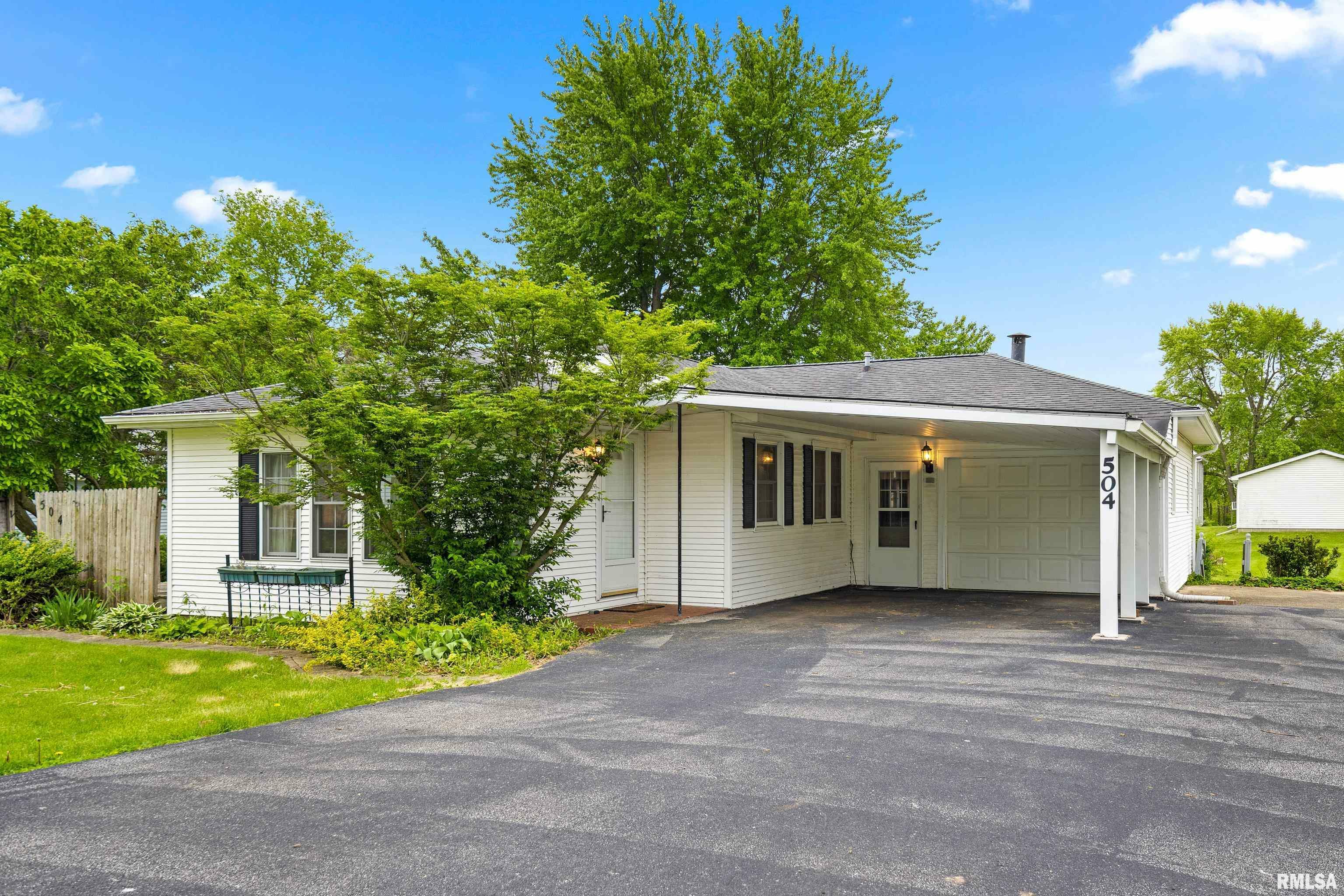 Property Photo:  504 E Cypress Street  IL 61529 