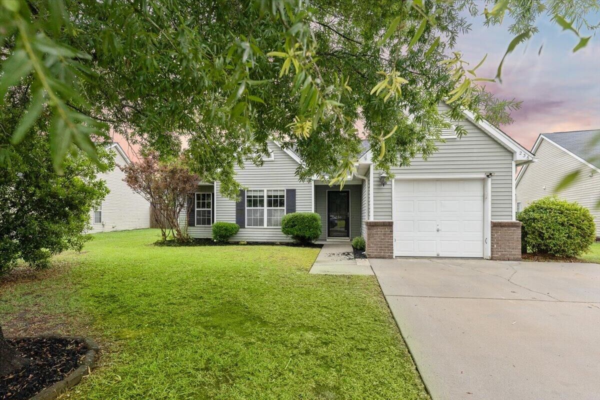Property Photo: 236 Dovetail Circle SC 29486