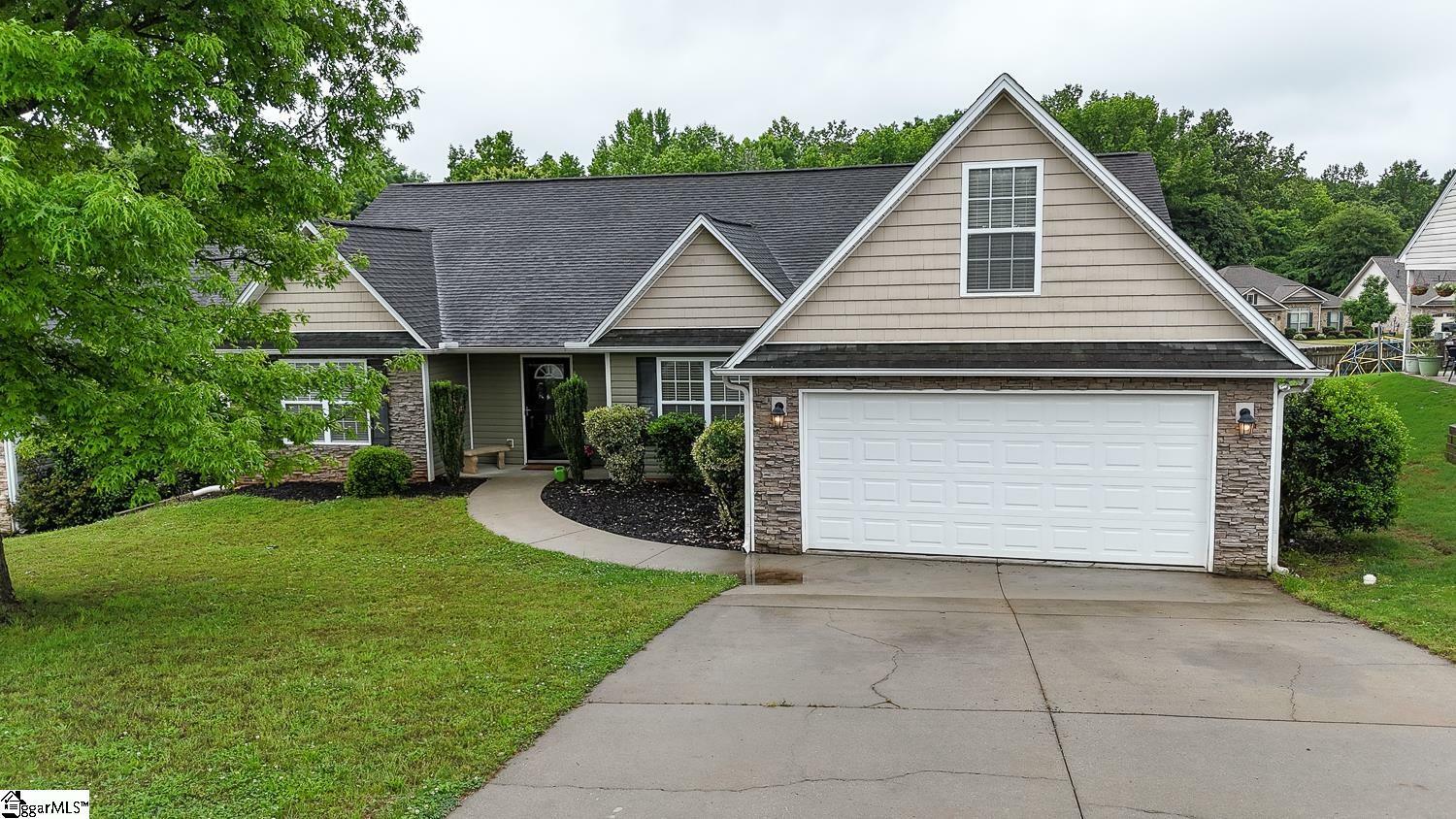 Property Photo: 331 Collin Rogers Drive SC 29369