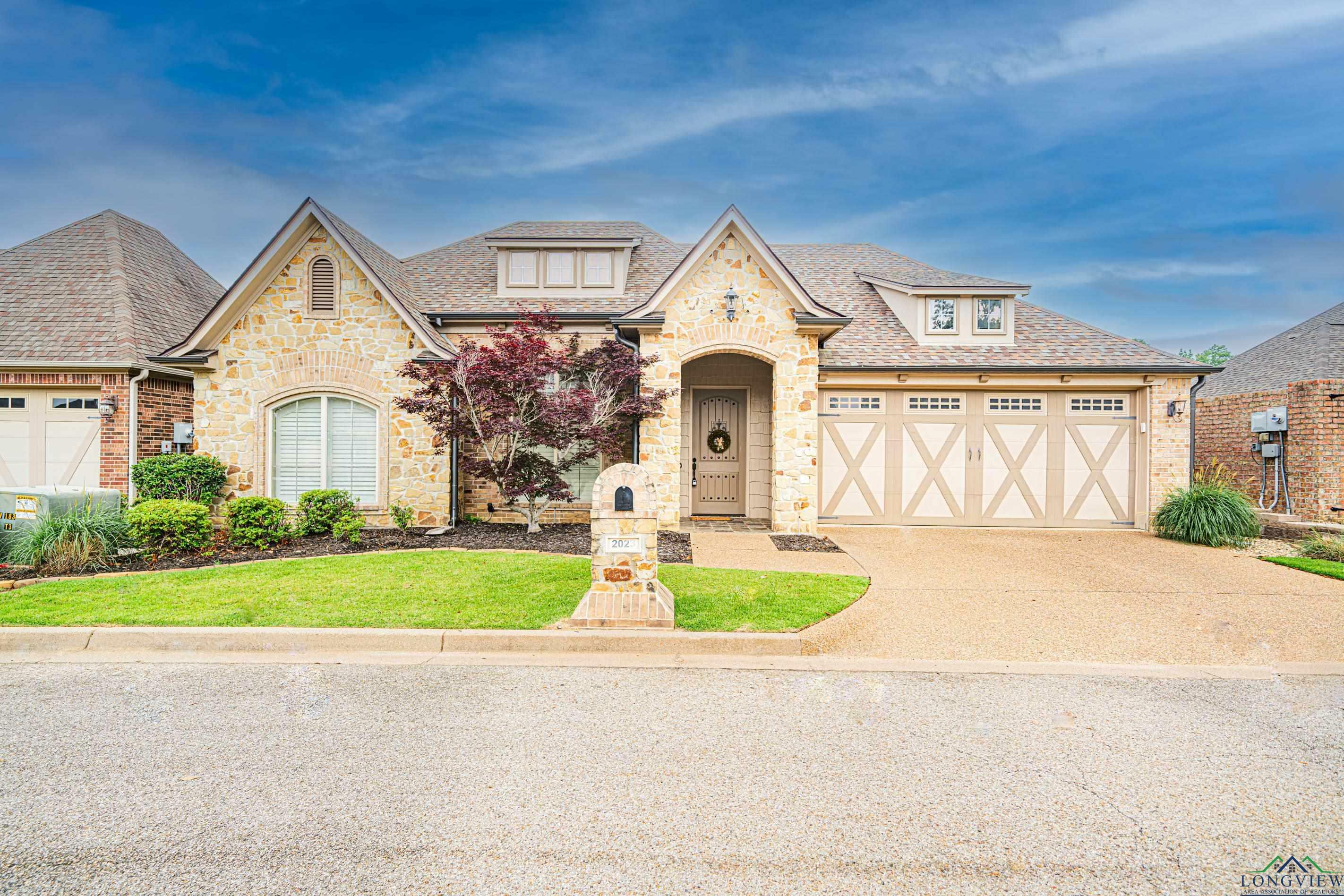 Property Photo:  2023 Villa Ln  TX 75604 