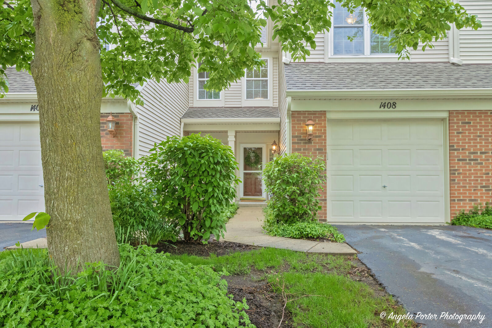 Property Photo:  1408 Remington Court  IL 60030 