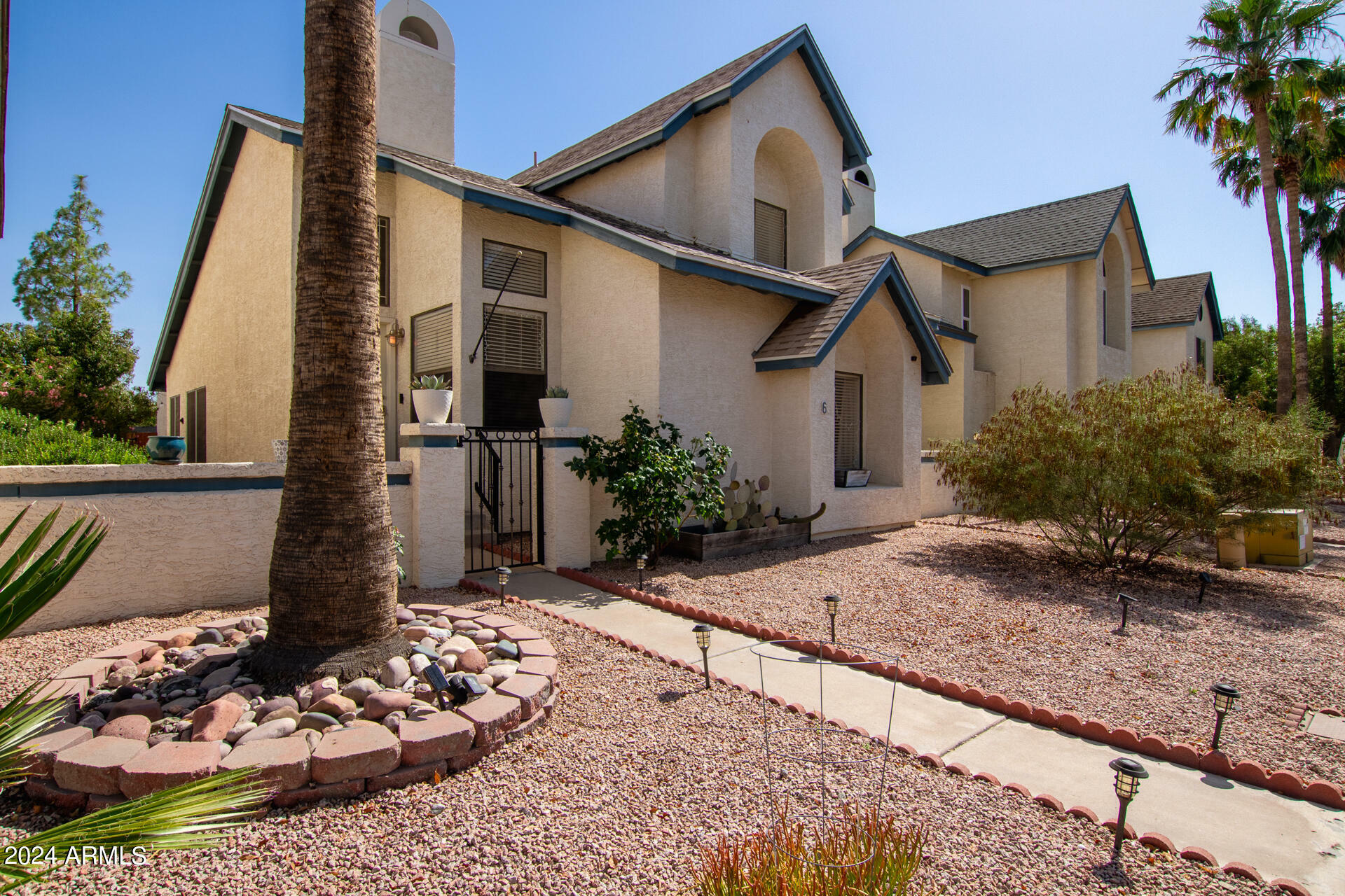 Property Photo:  1535 N Horne -- 6  AZ 85203 