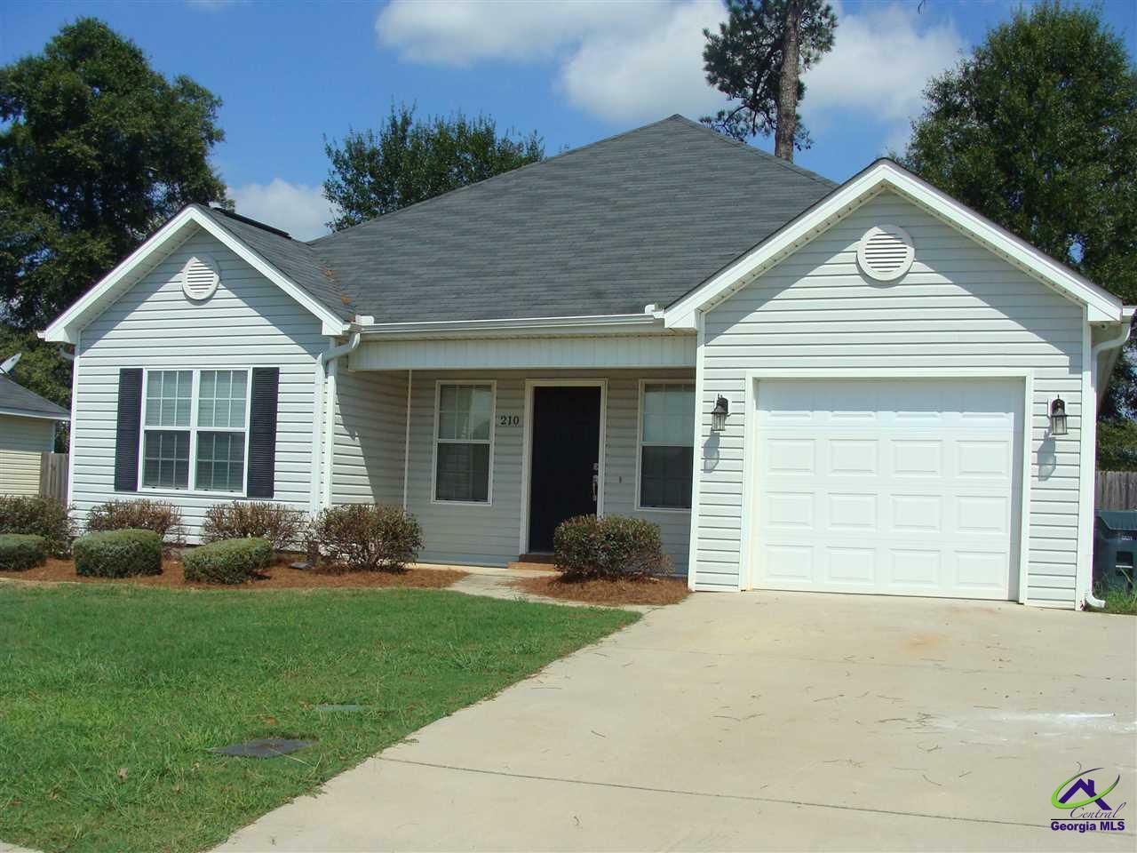 Property Photo: 210 Gayla Court GA 31088-2382