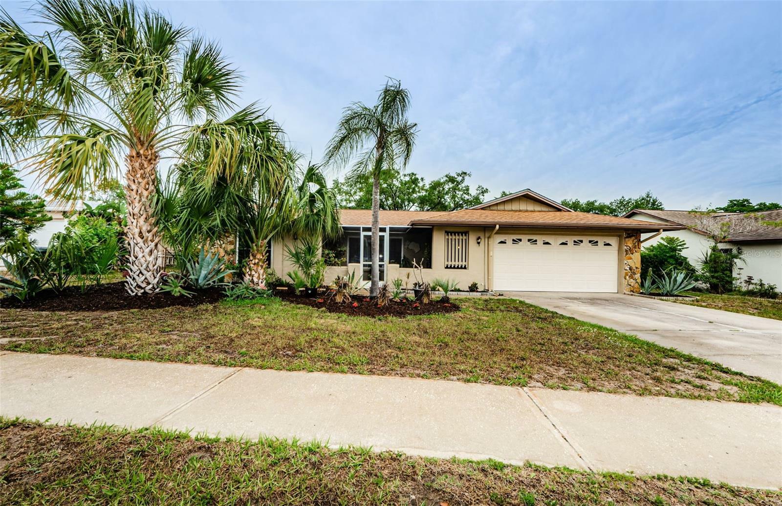 Property Photo:  8031 Laurel Vista Loop  FL 34668 