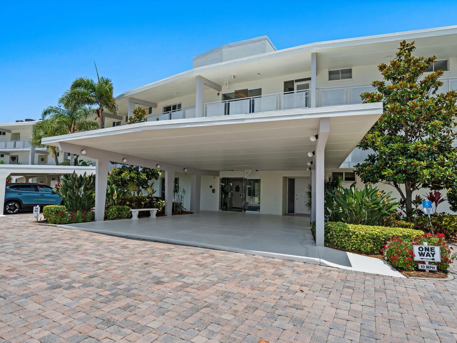 Property Photo:  100 Sands Point Road 305  FL 34228 