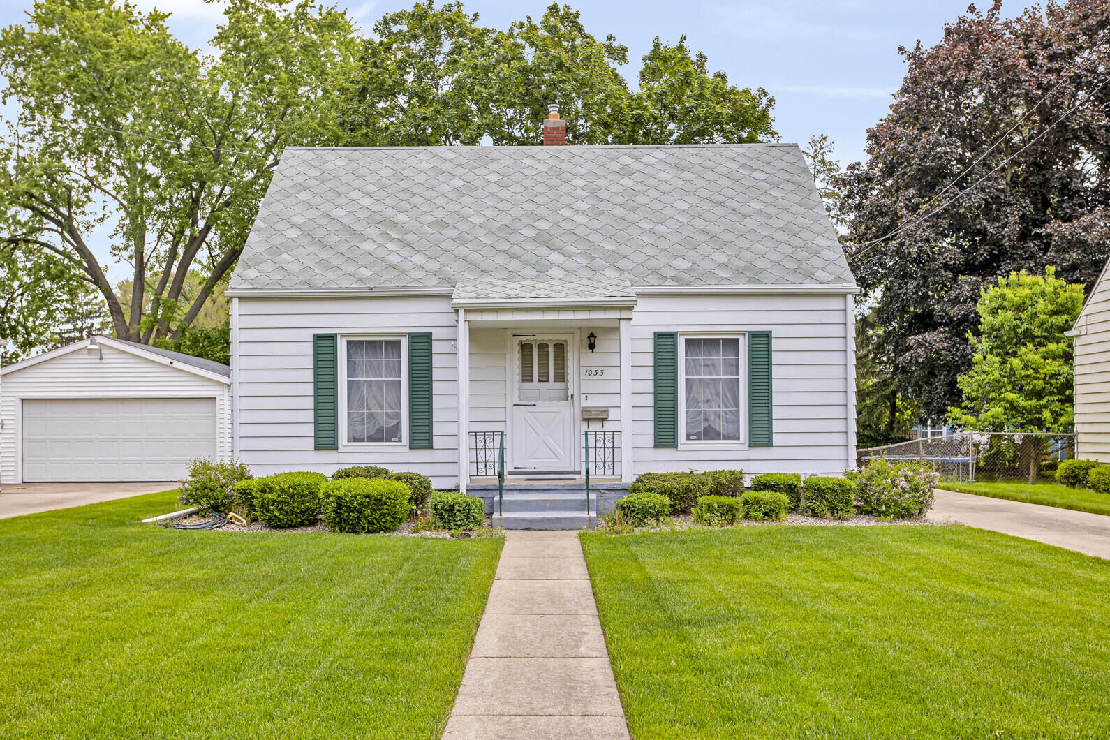 Property Photo:  1033 S Bowen Street  MI 49203 