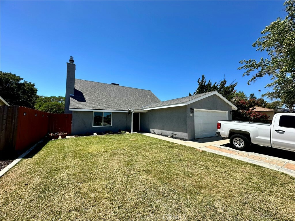 Property Photo:  211 Veronica Drive  CA 93446 