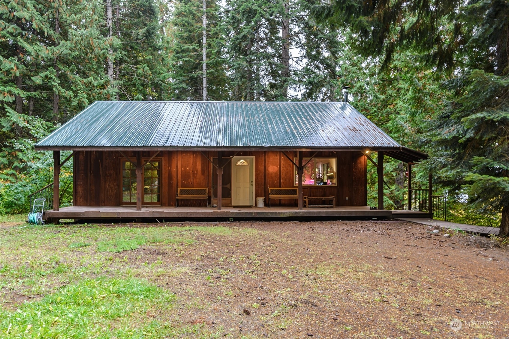 Property Photo:  1500 Hawthorn Lane  WA 98925 