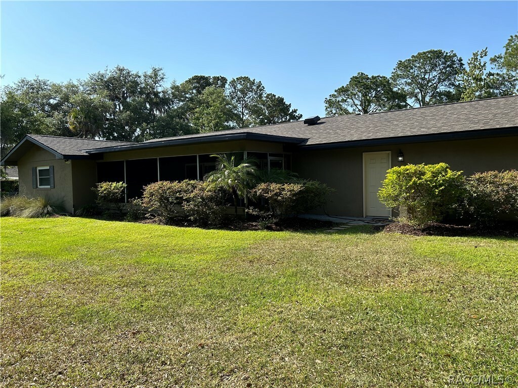 Property Photo:  310 SE Paradise Point Road  FL 34429 