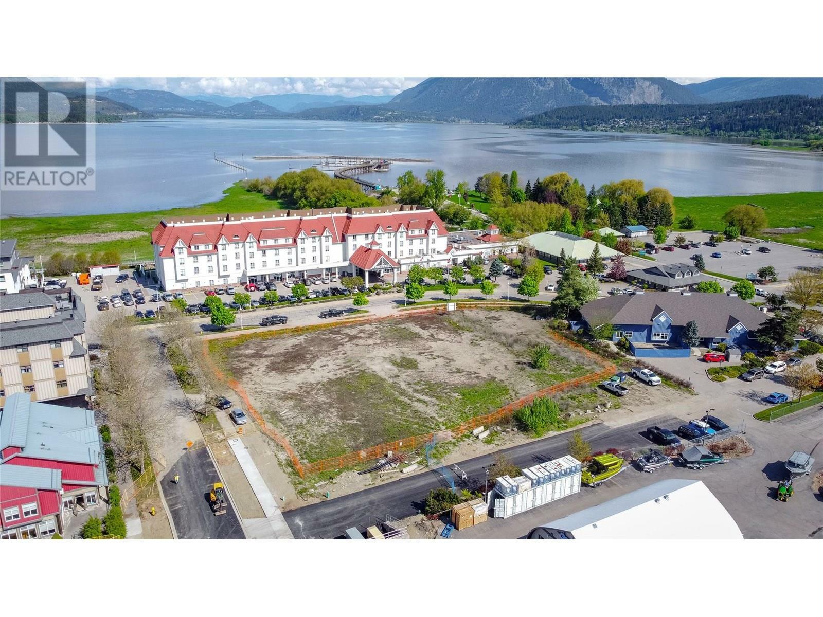 Property Photo:  250 Harbourfront Drive Northeast  BC V1E 0B3 