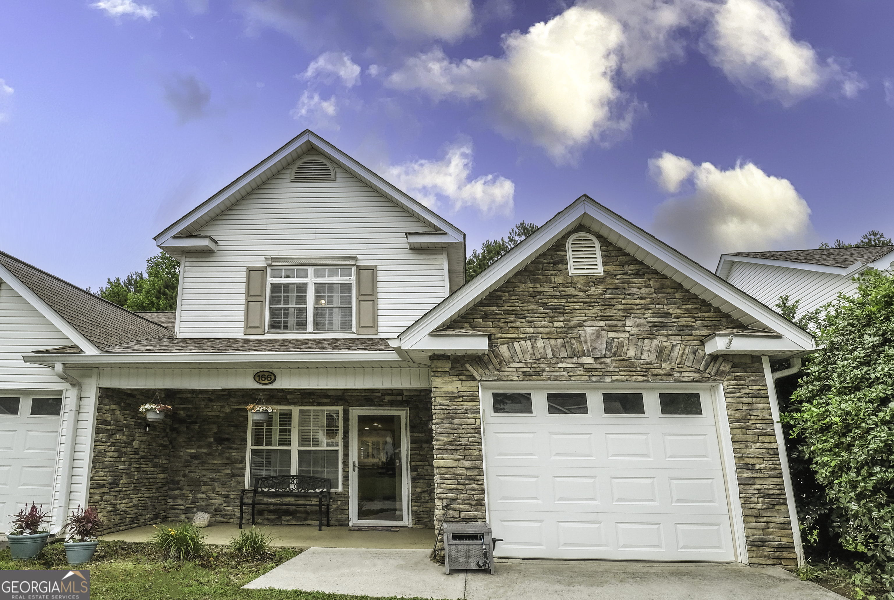 Property Photo: 166 Crest Pointe GA 30110