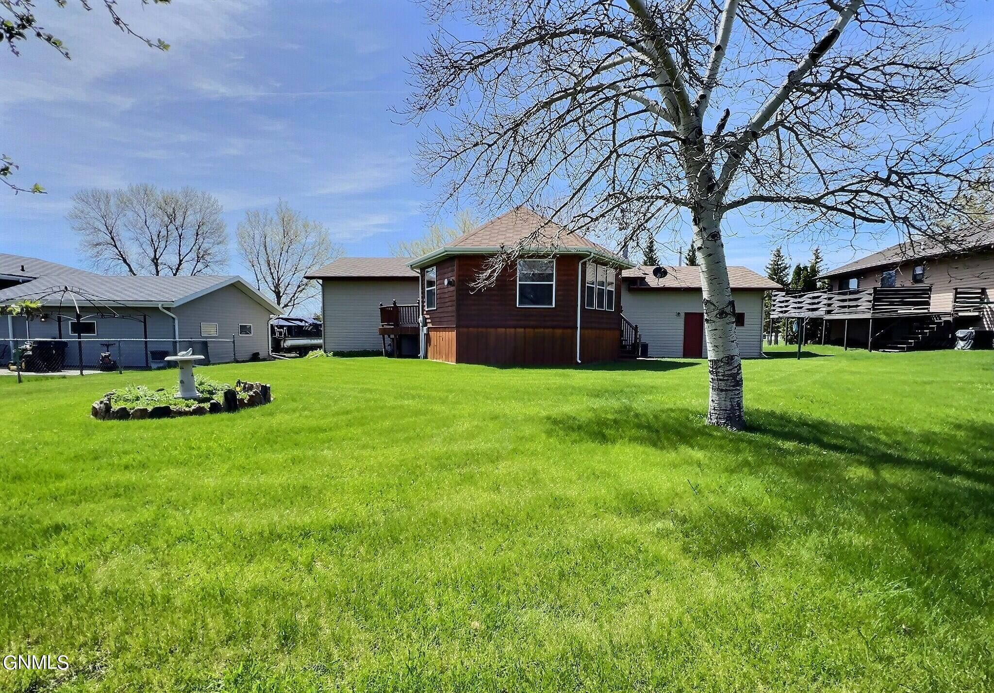 Property Photo:  218 9th Street NW  ND 58523 