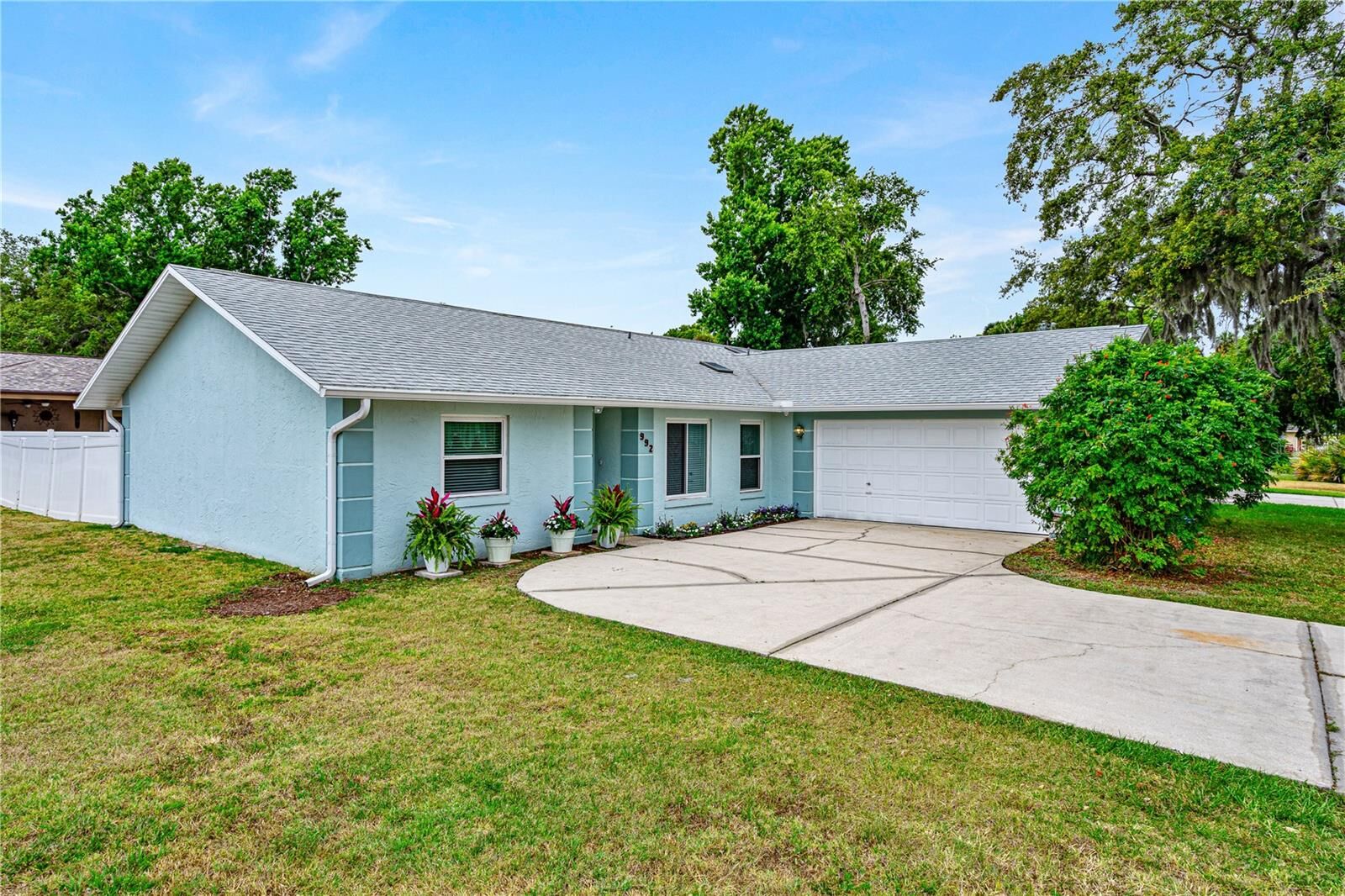 Property Photo: 992 Sandle Wood Drive FL 32127