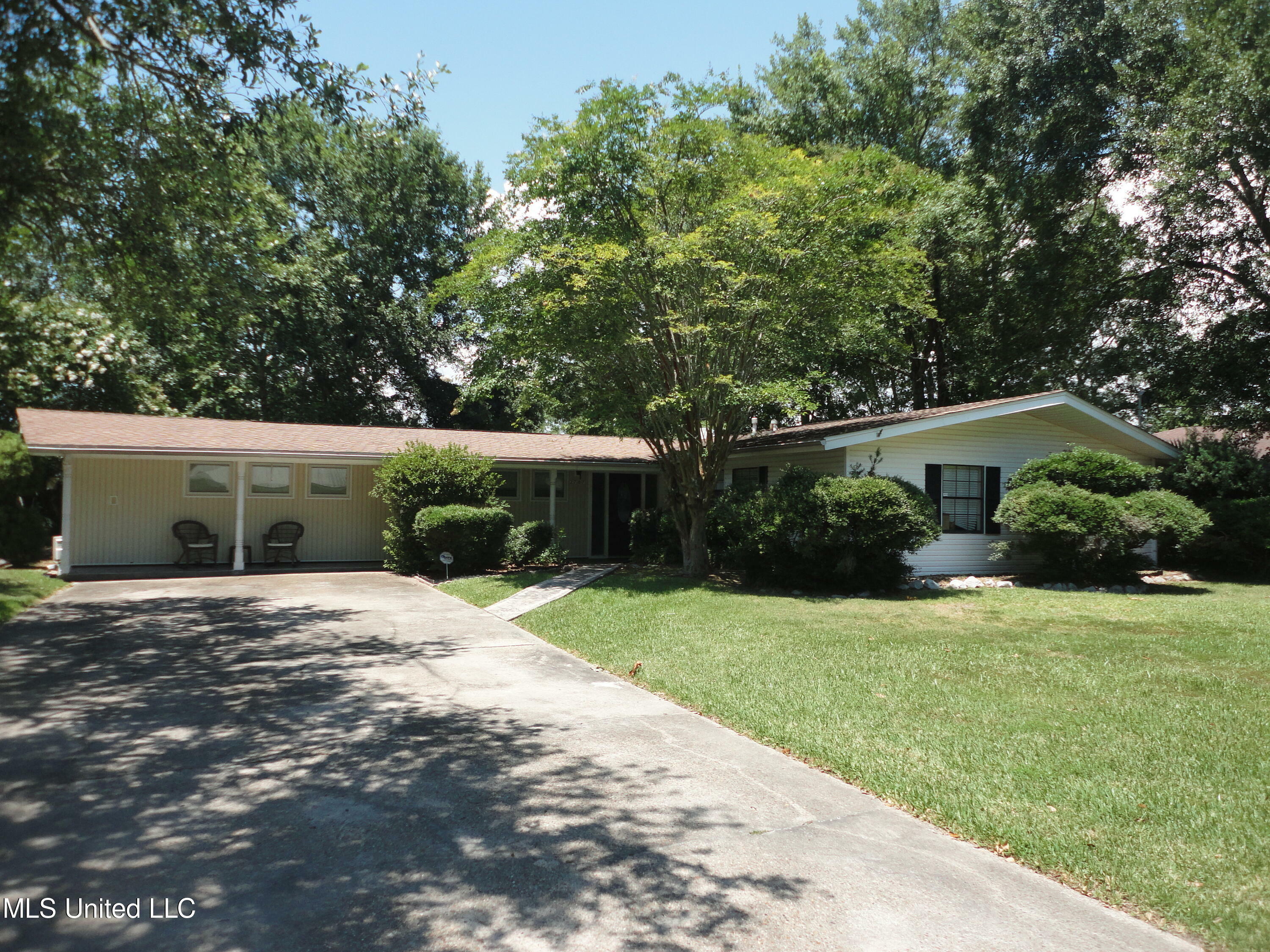 Property Photo:  2707 Clairmont Avenue  MS 39567 