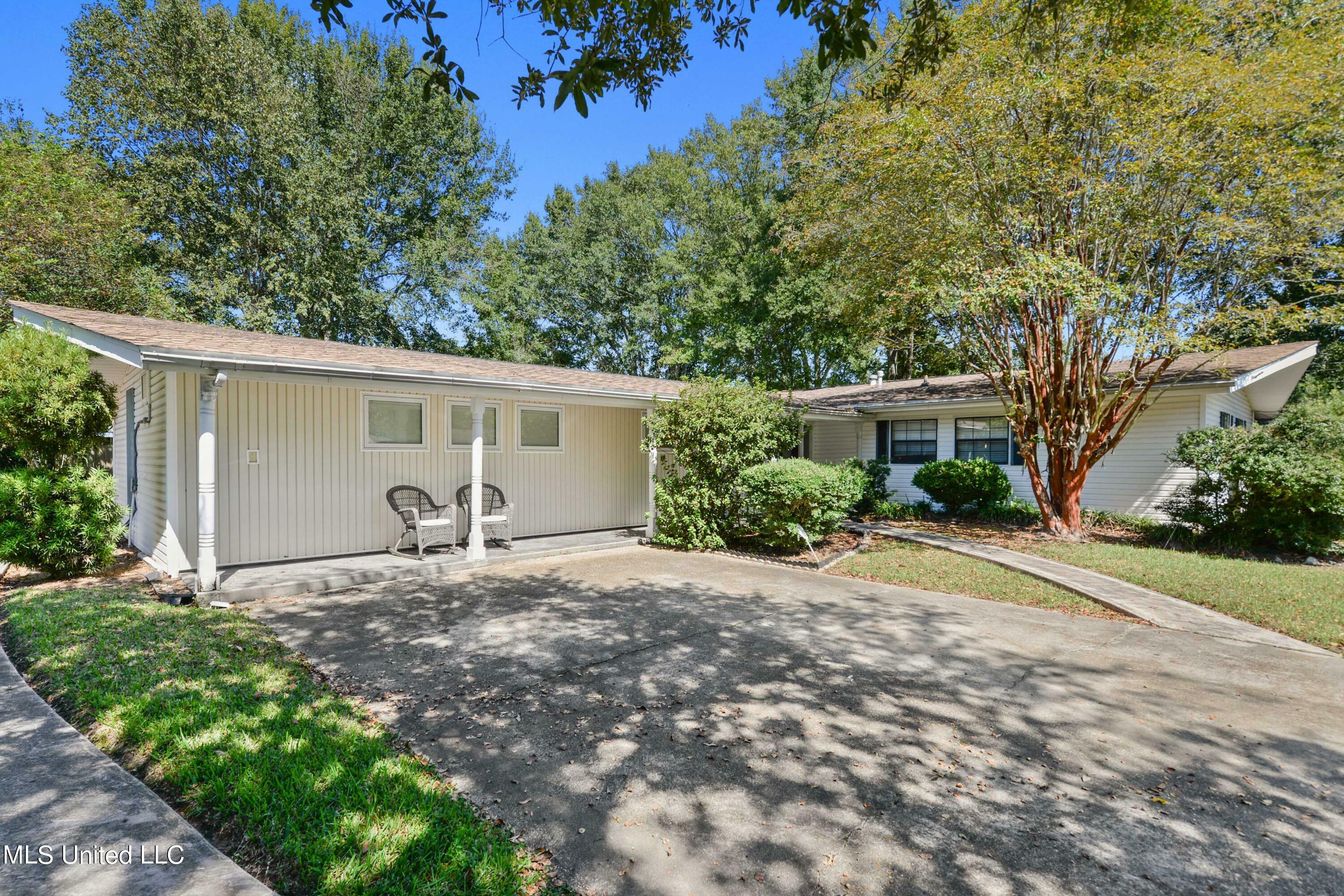 Property Photo:  2707 Clairmont Avenue  MS 39567 