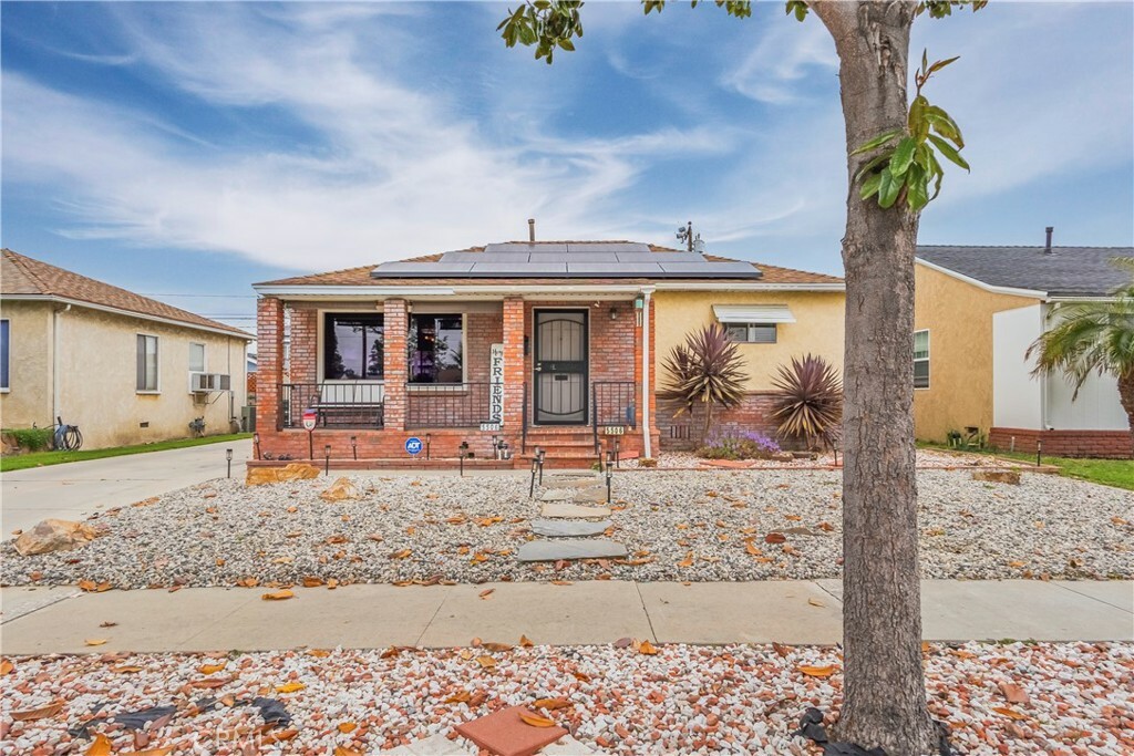 Property Photo:  5506 Lakewood Boulevard  CA 90712 