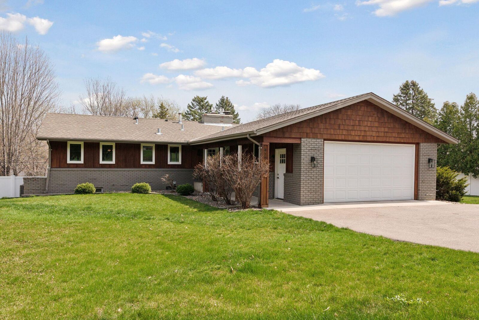 Property Photo: 410 Narcissus Lane N MN 55447