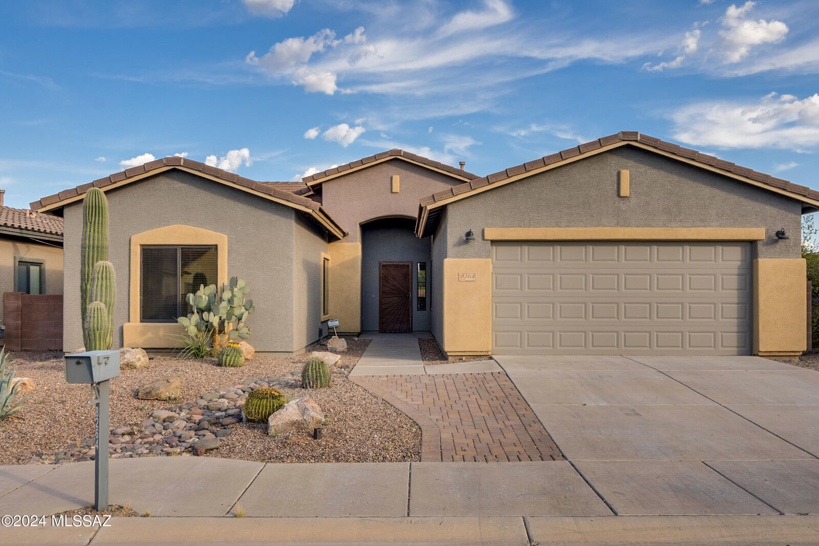 Property Photo:  8264 N Rocky Brook Drive  AZ 85743 