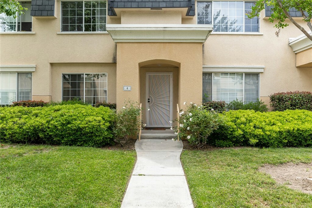 Property Photo:  19124 Hamlin Street 4  CA 91335 