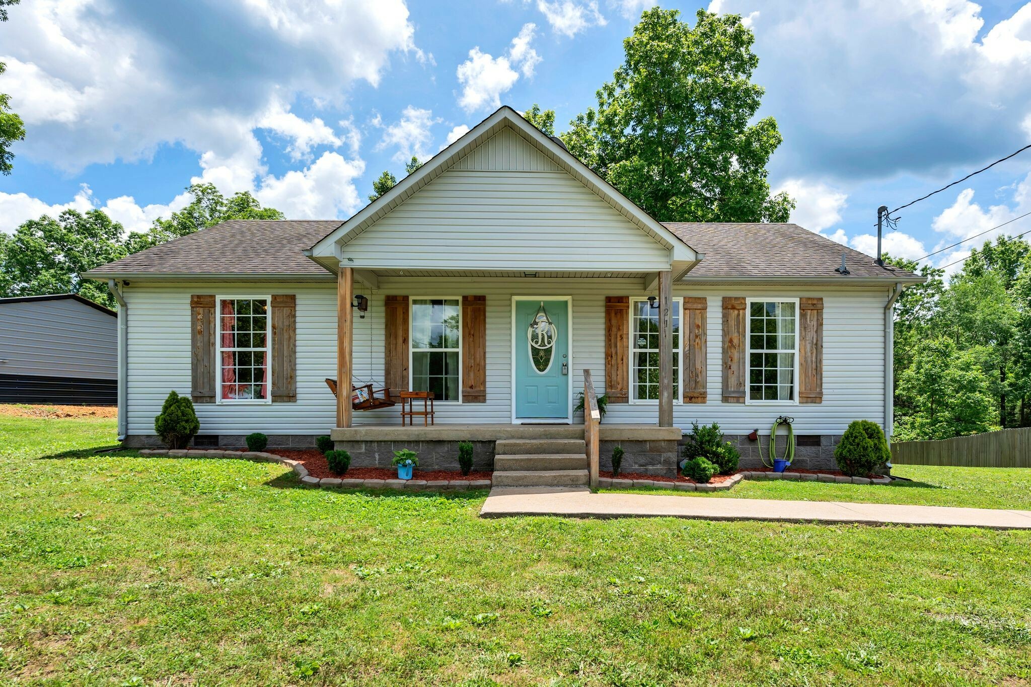 Property Photo: 121 Clifton Rd TN 38464