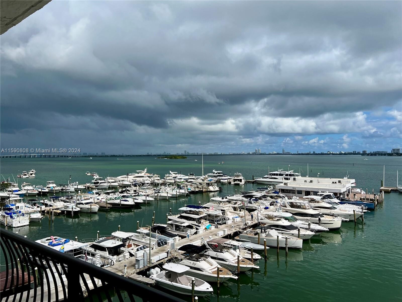 Property Photo:  555 NE 15th St 610  FL 33132 