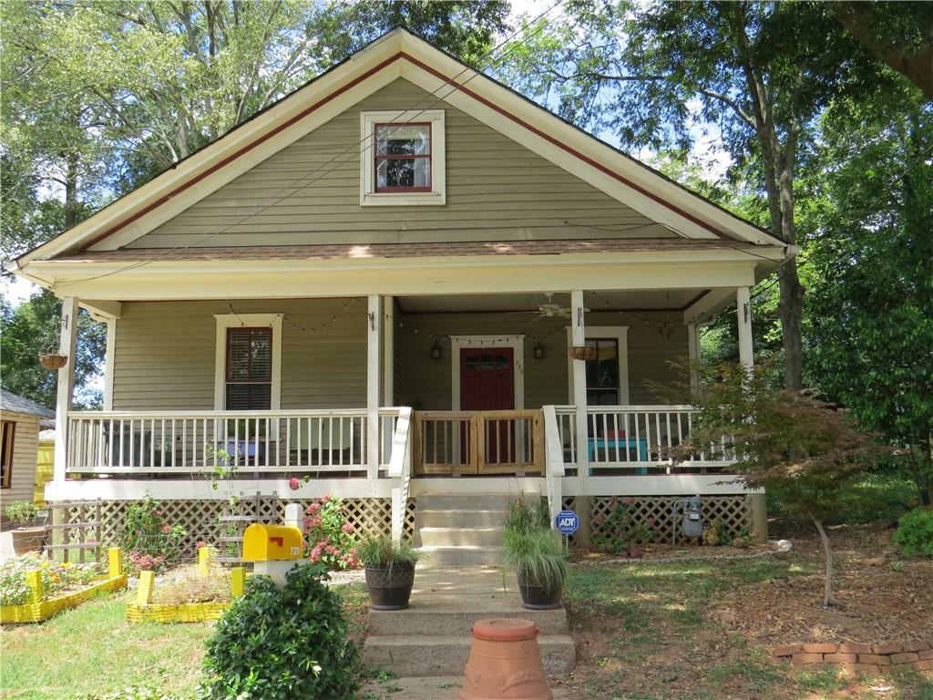 Property Photo: 729 Hillmont Avenue GA 30030