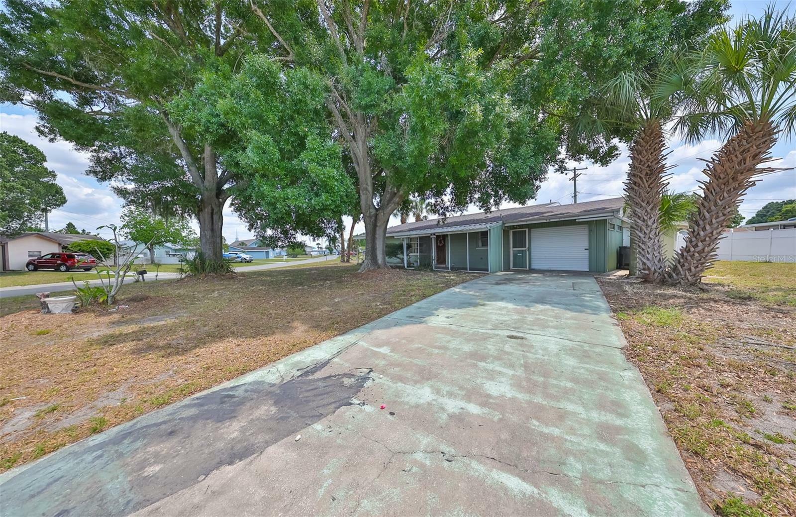 Property Photo:  212 Francis Drive  FL 33572 