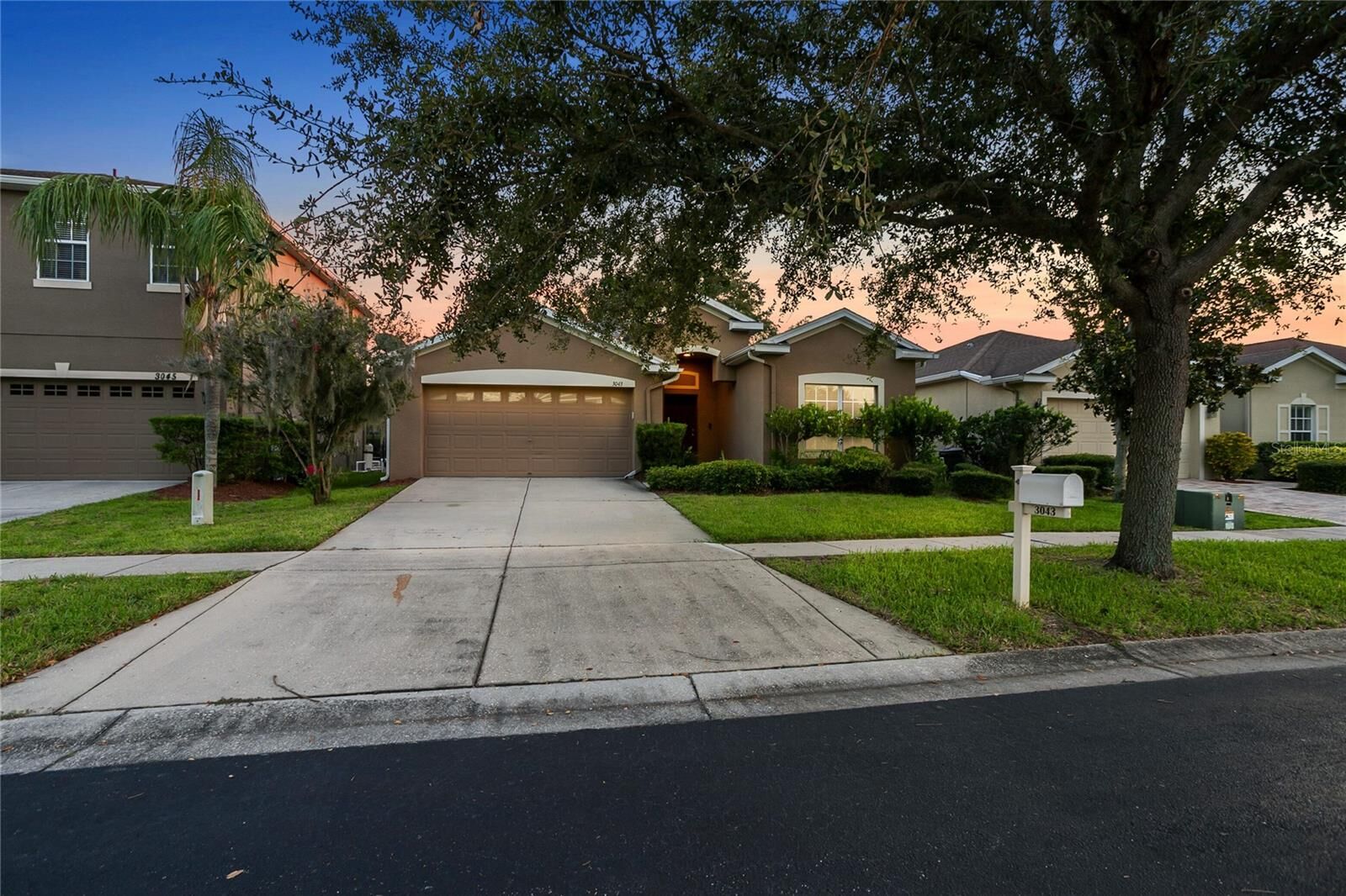 Property Photo:  3043 Gem Luster Court  FL 33594 